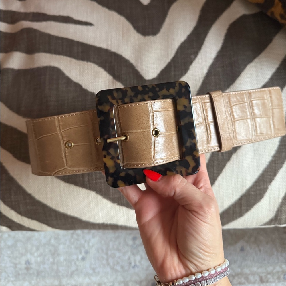 STAUD Wide Belt in Croc Effect Embossed Leather Butter Gold Tortoise Resin